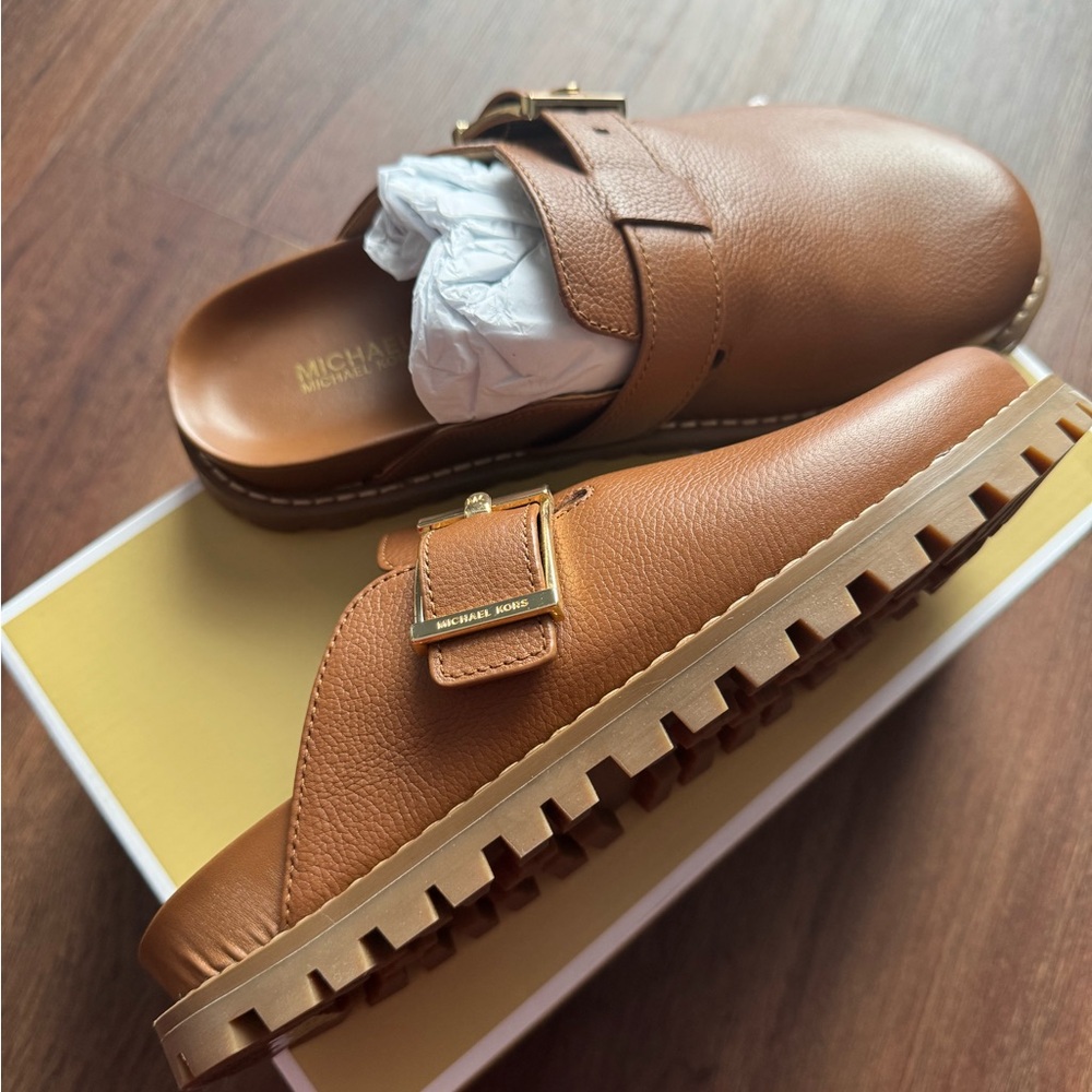 Brand new leather clog - Picture 5 of 8